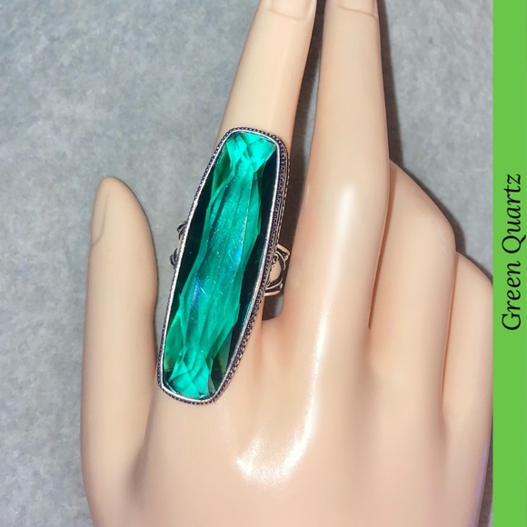 💚💚 Green Quartz Gemstone Chunky Handmade Cocktail Ring - Picture 3 of 8